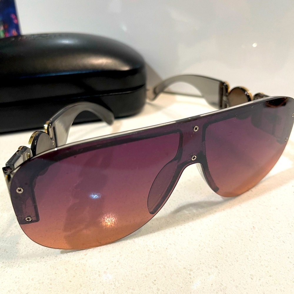 Beautiful Pink & Gold Medallion Sunglasses (gently worn). Excellent condition!